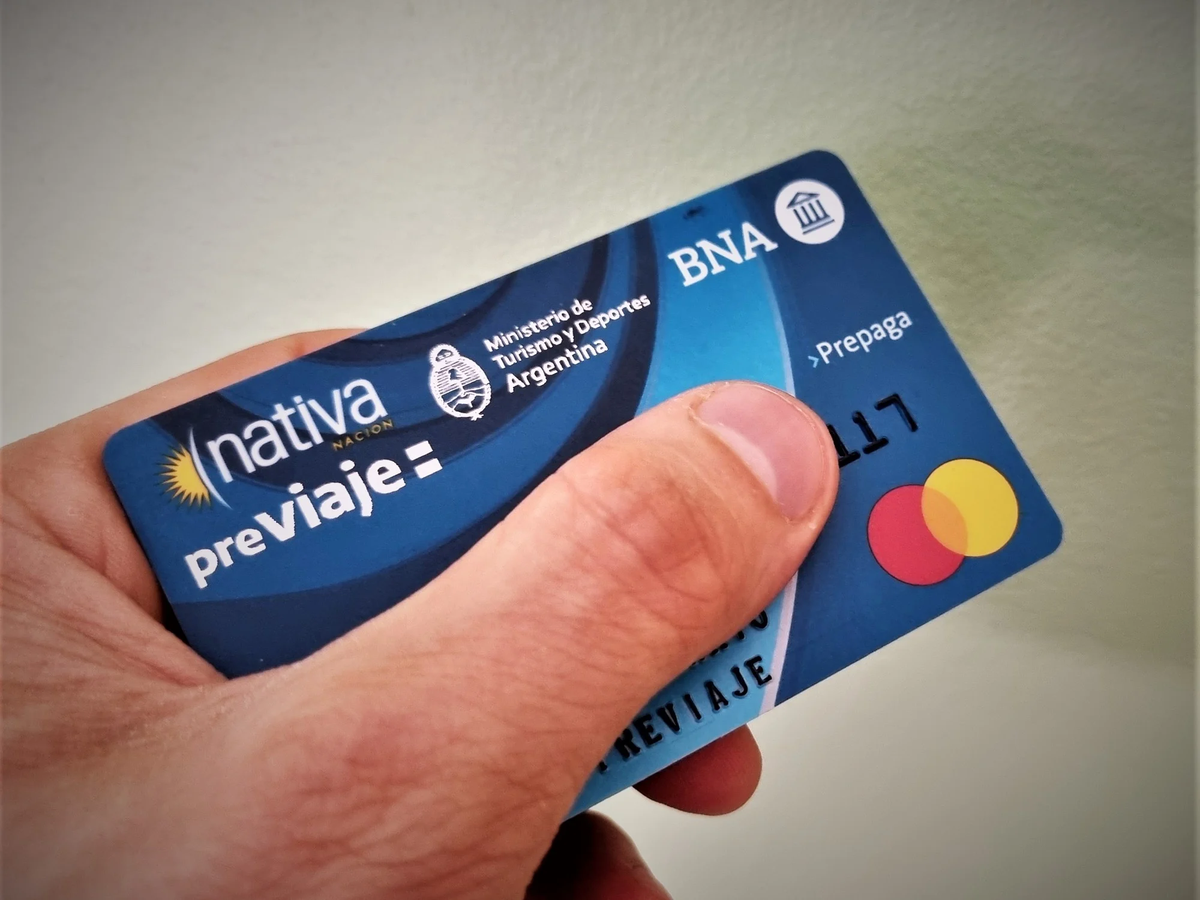 La tarjeta Previaje es enviada por Correo Argentino al domicilio de la persona que se registre. Foto: Clarín.