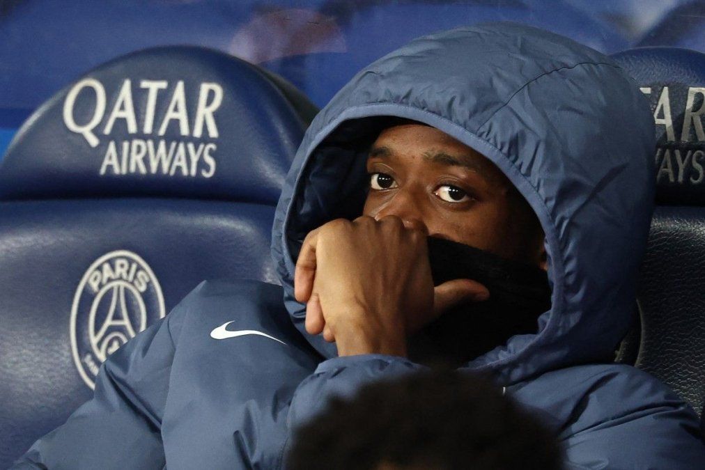 Ousmane Dembélé, figura del PSG y reciente Balón de Oro, quedó en el centro del mercado tras la reunión de su agente con dirigentes del Manchester City.