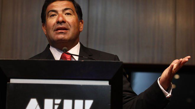 (...) Ante ese cuadro, cuatro funcionarios de la AFIP indicaron a LA NACION cómo debería haber procedido el organismo: si se verifica que Grupo Penta falseó sus números, debería denunciar ante la justicia penal a sus directivos y a su contador. Y si se v
