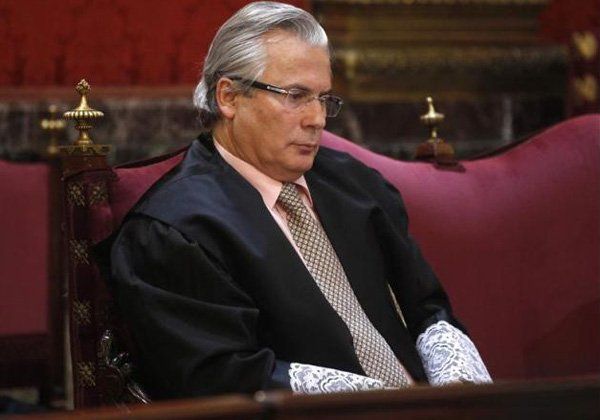 El juez Baltasar Garzón, en el banquillo de los acusados.