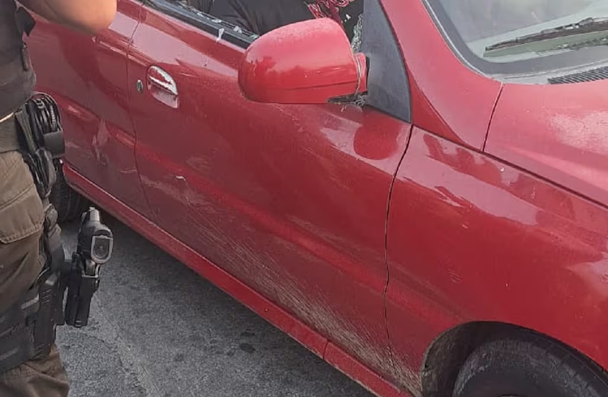 El auto en que fue acribillada. El auto en que fue acribillada.