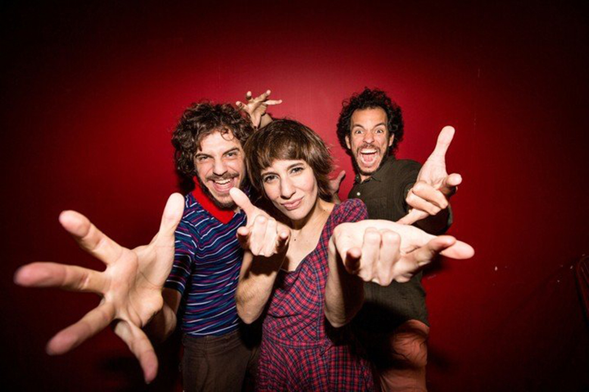 Aprender a través del juego. Aprender a través del juego. 