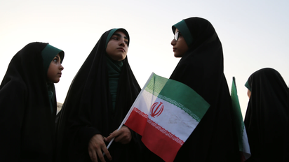 Irán abre clínicas para 