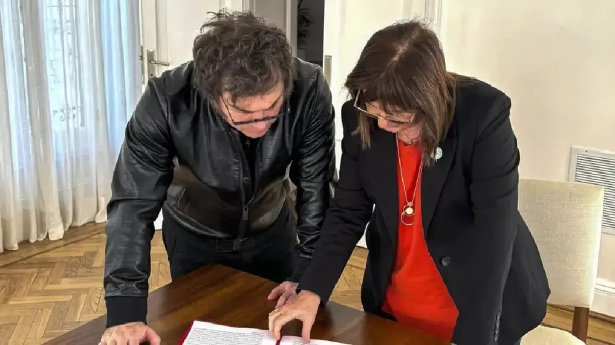 Javier Milei y la minsitra Bullrich