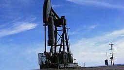 altText(¿Cambiará algo?: Sigue cayendo la producción petrolera)}