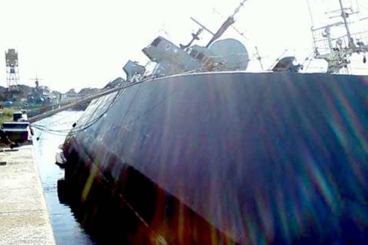 El buque ARA Santísima Trinidad comenzó a hundirse a comienzos de esta semana en el Puerto Belgrano (Punta Alta).