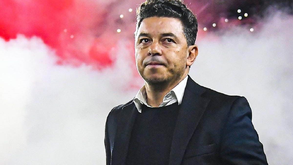 Marcelo Gallardo fue confirmado este miércoles (31/07) como nuevo de DT de River y asumirá el próximo lunes (05/08) a poco del cierre del libro de pases. Marcelo Gallardo fue confirmado este miércoles (31/07) como nuevo de DT de River y asumirá el próximo lunes (05/08) a poco del cierre del libro de pases.