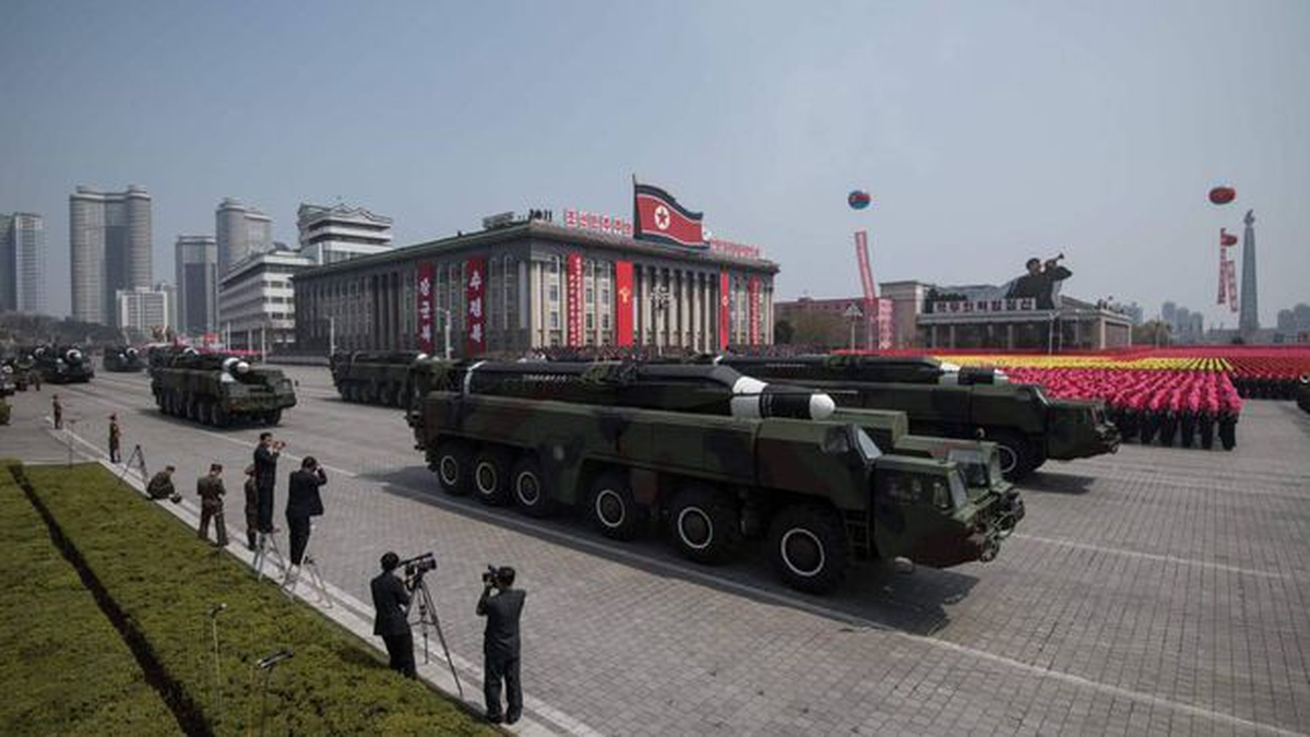 La presunción de la modernización nuclear en los desfiles militares son un hábito de Kim Jong- un