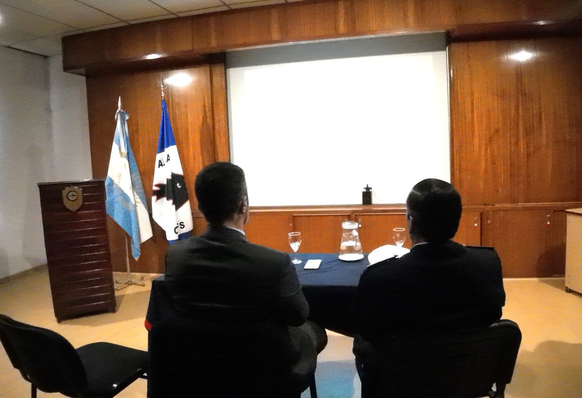 Antes de comenzar la videoconferencia con el Destructor ARA 'Sarandí', por el Operativo UNITAS. Antes de comenzar la videoconferencia con el Destructor ARA 'Sarandí', por el Operativo UNITAS.