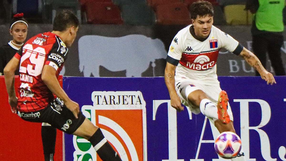 River y Boca mostraron una fuerte disparidad en esta sexta fecha. El Millonario goleó 3 a 0 a Godoy Cruz y el Xeneize sufrió una dura caída ante Banfield 1-0. (Foto: Noticias Argentinas)