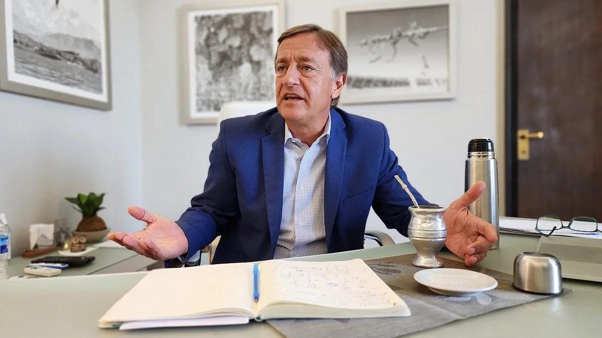 Rodolfo Suárez, senador nacional, aparente Mecenas de grupos periodísticos afines. Rodolfo Suárez, senador nacional, aparente Mecenas de grupos periodísticos afines.