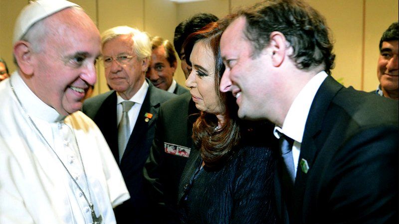 CFK y Martín Insaurralde con el papa Francisco. CFK y Martín Insaurralde con el papa Francisco.