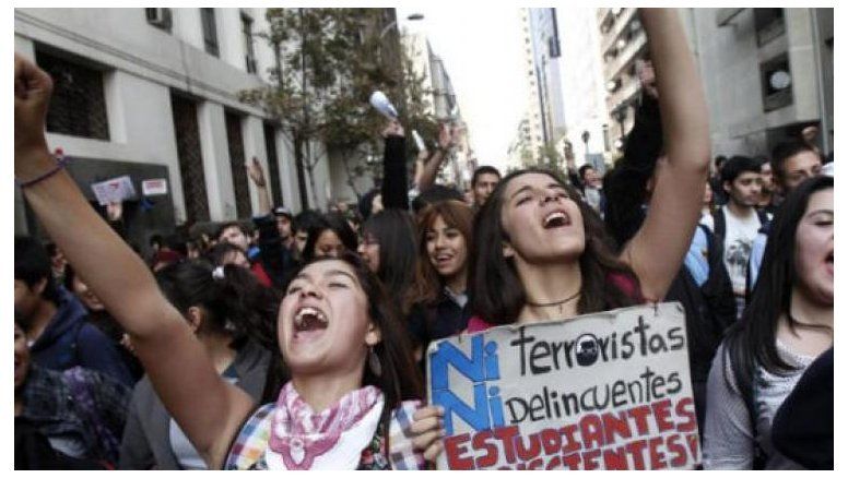 Juzgan a militar chileno por reprimir manifestación en 2011
