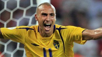 Henrik Larsson, autor de uno de los goles de Suecia en el 2-2 con Dinamarca en la Euro 2004. Henrik Larsson, autor de uno de los goles de Suecia en el 2-2 con Dinamarca en la Euro 2004.