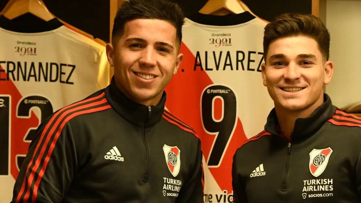 Enzo Fernández y Julián Álvarez le darían un ingreso millonario a River por sus ventas. Enzo Fernández y Julián Álvarez le darían un ingreso millonario a River por sus ventas.