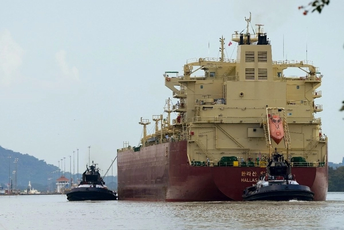 El 8 de marzo, un buque petrolero llamado Torm Agnes entró al Puerto de Ensenada, en la costa del Pacífico de México, transportando casi 120 mil barriles de diésel. Se investiga un esquema de “huachicol fiscal”: importar diésel o nafta declarándolos falsamente como lubricantes para evadir impuestos. FOTO: AFP El 8 de marzo, un buque petrolero llamado Torm Agnes entró al Puerto de Ensenada, en la costa del Pacífico de México, transportando casi 120 mil barriles de diésel. Se investiga un esquema de “huachicol fiscal”: importar diésel o nafta declarándolos falsamente como lubricantes para evadir impuestos. FOTO: AFP