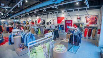 Dónde queda el outlet que liquida ropa y zapatillas con hasta 90% de descuento