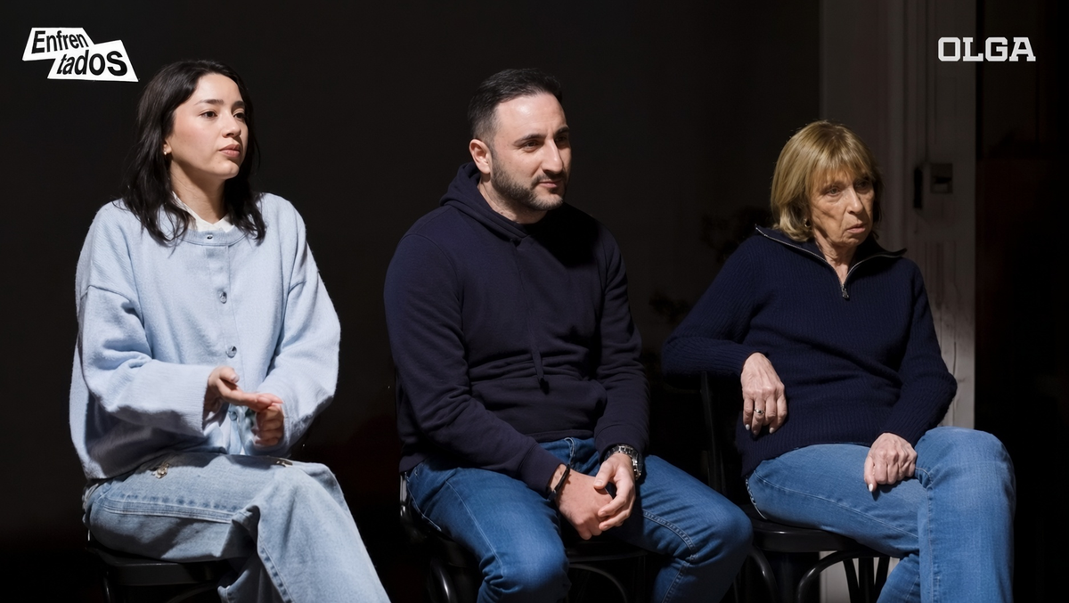 Todo se descontroló cuando Priscila Blasco vinculó lo natural con lo correcto, cuestionó distintos modelos familiares y comparó situaciones hasta terminar provocando fuertes reacciones entre los participantes. Foto: OLGA Todo se descontroló cuando Priscila Blasco vinculó lo natural con lo correcto, cuestionó distintos modelos familiares y comparó situaciones hasta terminar provocando fuertes reacciones entre los participantes. Foto: OLGA