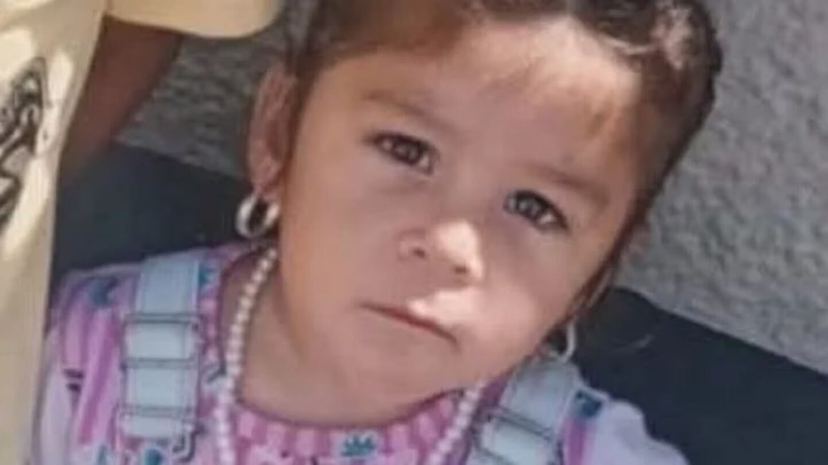 Alerta Sofía. Esmeralda Pereyra Lòpez tiene apenas 2 años. Alerta Sofía. Esmeralda Pereyra Lòpez tiene apenas 2 años.