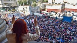 CFK jugando a Juan Perón, no a Evta Duarte.