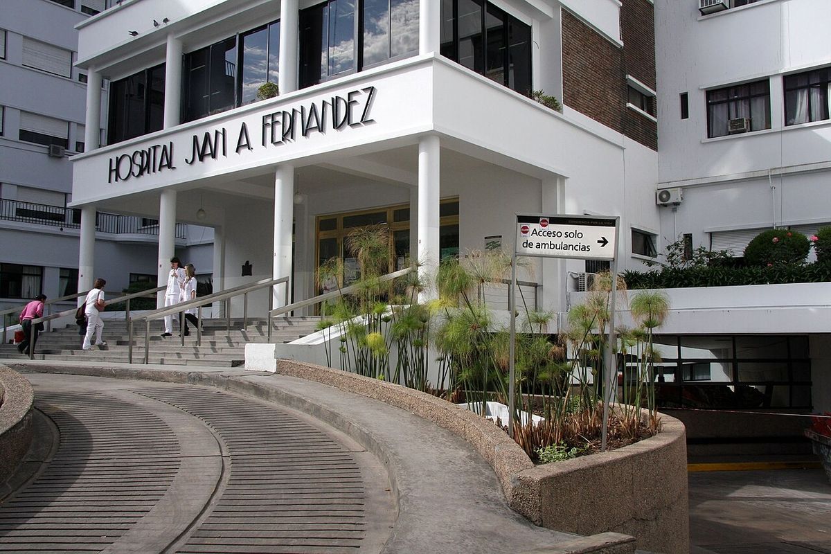 El Hospital General de Agudos Dr. Juan Antonio Fernández, en Palermo, se destaca por la excelencia del Departamento de Urgencias, la División Terapia Intensiva, la División Toxicología, la División Infectología y la División Traumatología, entre otros.