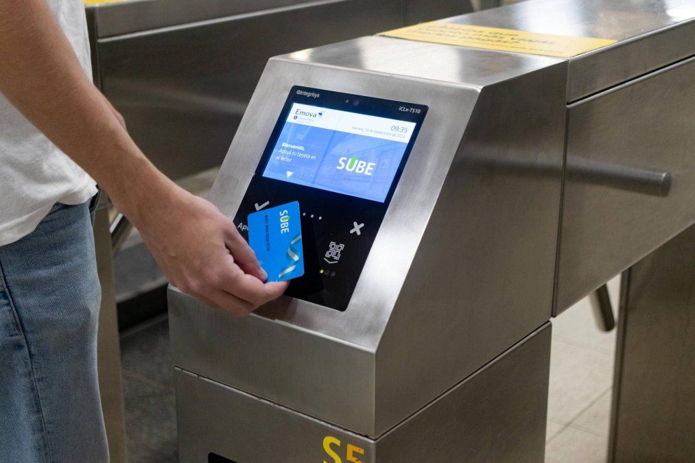 El Subte elimina barreras y beneficia a los jubilados y pensionados. El Subte elimina barreras y beneficia a los jubilados y pensionados.