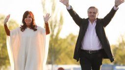 altText(Binomio Fernández recargado: Alberto critica el coaching de Macri y CFK exige saber a dónde se fue la plata)}