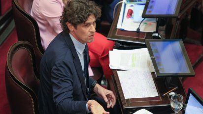 Martín Lousteau trata de lavarle la cara a la UCR en la Ciudad, pero en el Senado se desmorona