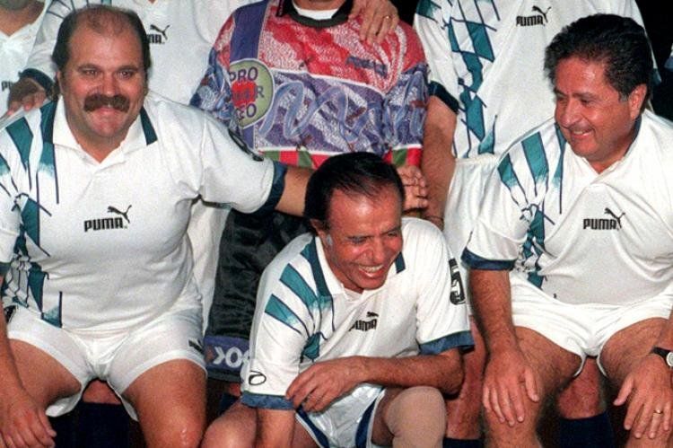Lealtad peronista: Alejandro Granados (p) en la Década Maldita, junto a Carlos Menem y Eduardo Duhalde, en mayo de 1997 (Quinta de Hugo Toledo).