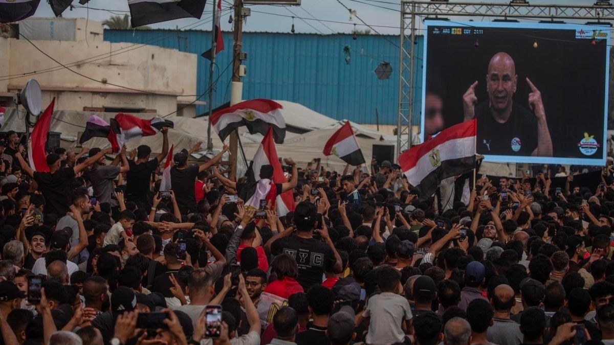 Gaza, devastada por la guerra, viendo el partido entre Egipto y Argentina.