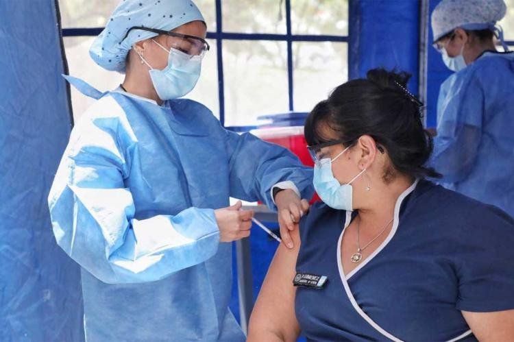 La campaña de vacuncación con la Sputnik V siguió este miércoles en el Hospital Médico Policial Churruca Visca. Foto: argentina.gob.ar.