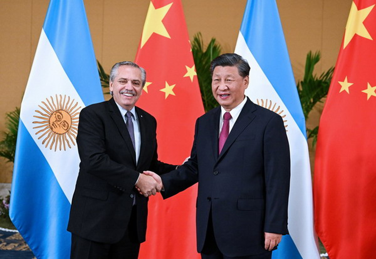 Alberto Fernández viaja a China con el objetivo de lograr US$ 5.000 millones a fin de apuntalar el último tramo de mandato. Alberto Fernández viaja a China con el objetivo de lograr US$ 5.000 millones a fin de apuntalar el último tramo de mandato.