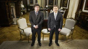 Jonatan Viale es uno de los periodistas que forma parte del grupo de amigos de Javier Milei. Jonatan Viale es uno de los periodistas que forma parte del grupo de amigos de Javier Milei.