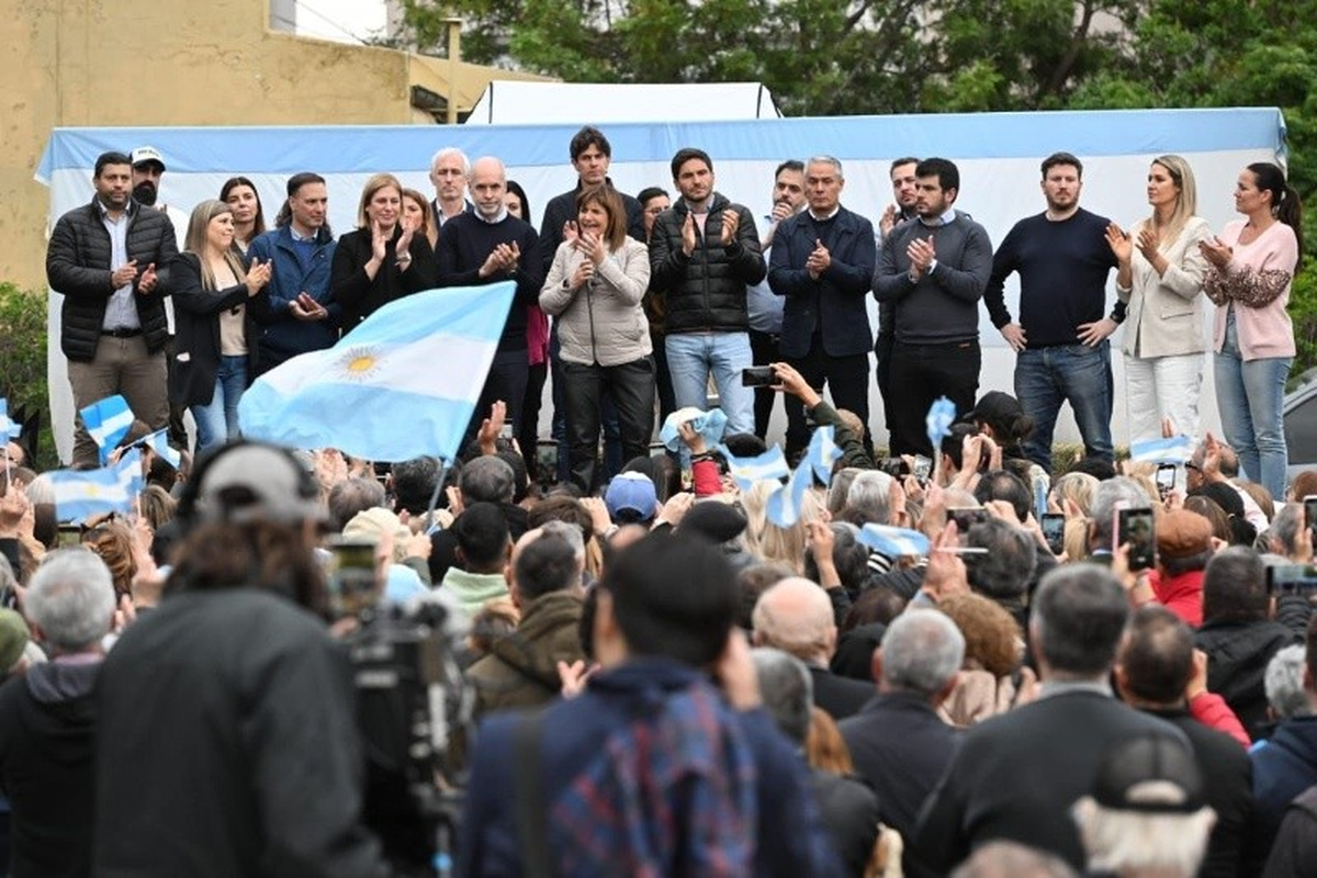 Bullrich acompañada en su cierre de campaña en Venado Tuerto. Bullrich acompañada en su cierre de campaña en Venado Tuerto. 