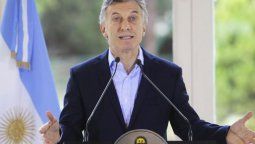 altText(Los anuncios de Macri llegaron tarde, enojaron pero mejoraron su imagen)}
