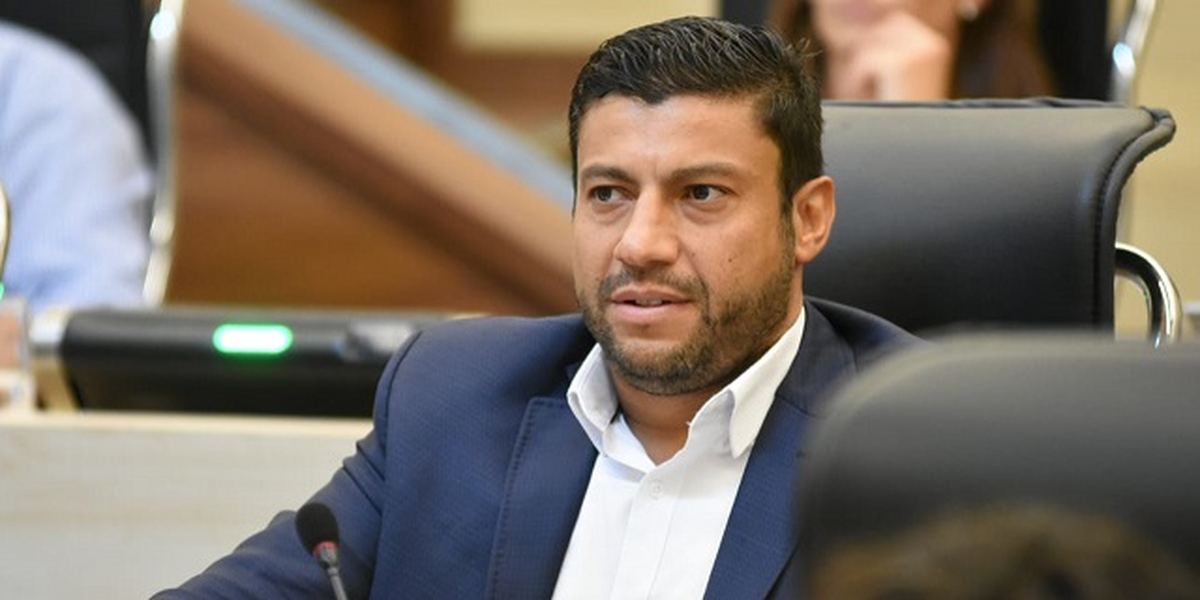 Chumpitaz sigue los pasos de Núñez y se arrima al espacio de Milei. Chumpitaz sigue los pasos de Núñez y se arrima al espacio de Milei.