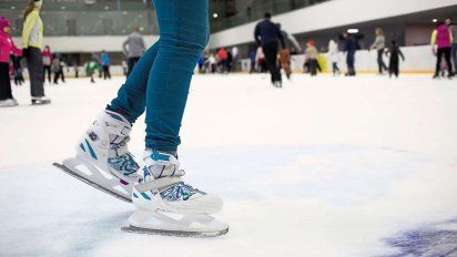 La pista de hielo gratuita que causa furor en estas vacaciones de invierno