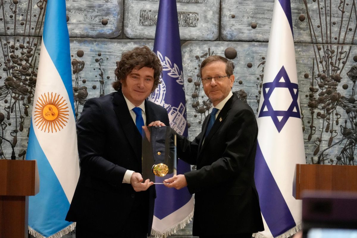 Javier Milei junto al presidente israelí Isaac Herzog durante su visita oficial a Israel, en medio de la escalada de tensión regional con Irán. Javier Milei junto al presidente israelí Isaac Herzog durante su visita oficial a Israel, en medio de la escalada de tensión regional con Irán.