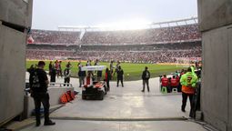 Sívori Alta fue el escenario protagonista del suspendido partido entre River Plate y Defensa y Justicia por la Liga Profesional de Fútbol: un simpatizante se arrojó. Foto NA: DAMIAN DOPACIO
