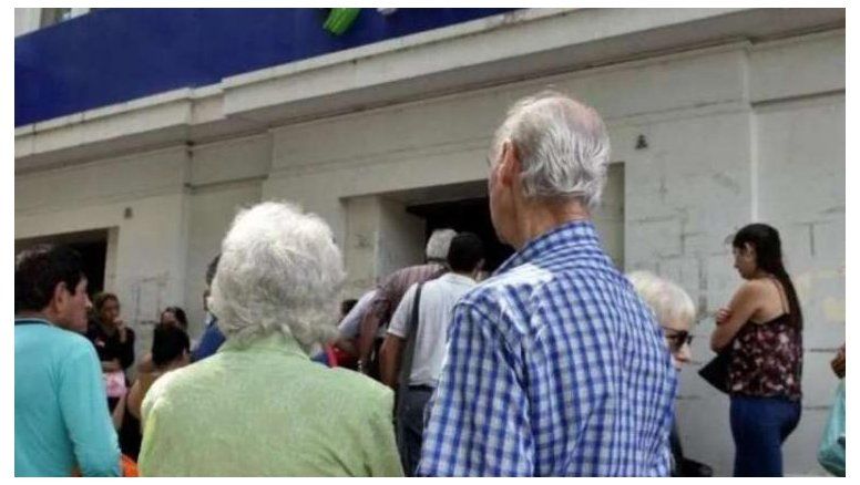 Mientras Macri se financia con Anses, aumenta jubilaciones que pierden con la inflación