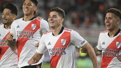 River goleó a San Lorenzo y Paolo Montero se hunde