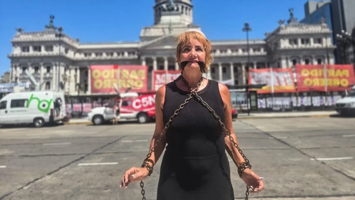 La protesta de Pazos contra la reforma laboral generó fuerte rechazo y burlas en X, incluso desde el Gobierno. El escándalo la volvió tendencia y potenció la jugada televisiva. La protesta de Pazos contra la reforma laboral generó fuerte rechazo y burlas en X, incluso desde el Gobierno. El escándalo la volvió tendencia y potenció la jugada televisiva.