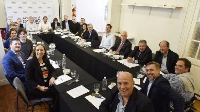 Hipócritas: JxC le pide al FdT que cese con las internas