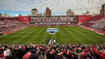 Estudiantes explotó contra Chiqui Tapia: el estadio lo insultó en pleno partido