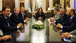 altText(Funcionó el apriete de Cristina: Provincias rebeldes se moderan)}