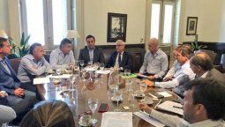 altText(Proyecto sobre deuda: Massa ya negocia con gobernadores radicales y Larreta)}