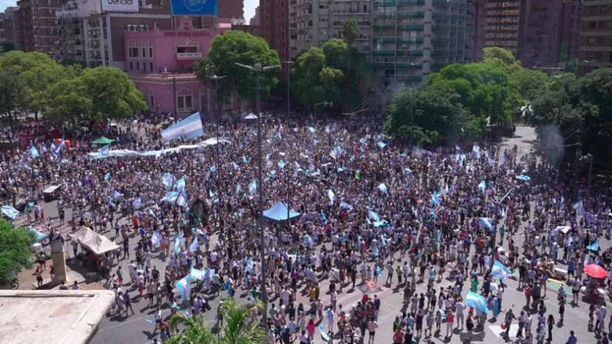 Festejos en todo el país por la consagración de Argentina en el Mundial de Qatar.