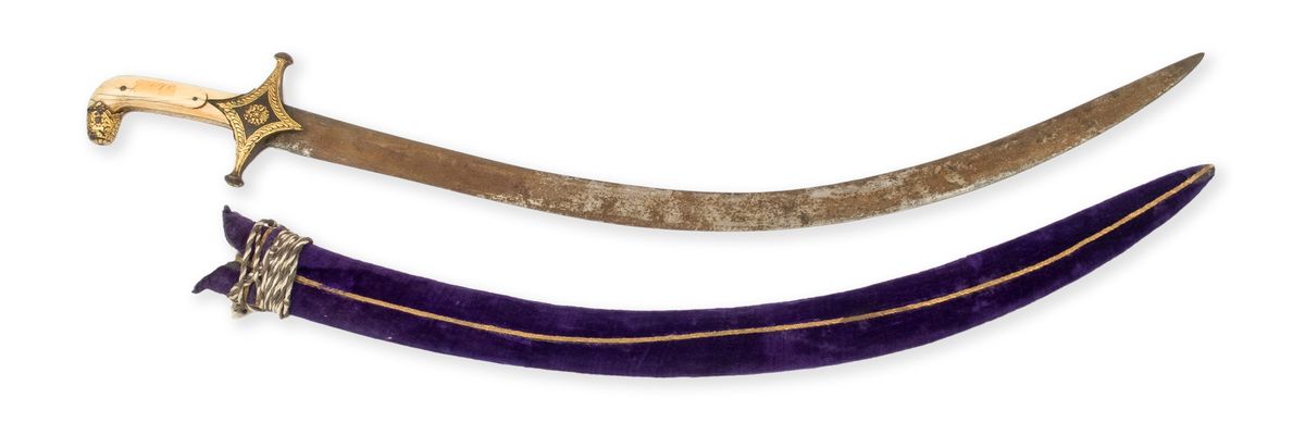 Shamsir o sable persa en un modelo antiguo. Shamsir o sable persa en un modelo antiguo.