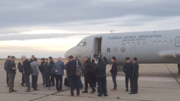 La comitiva que realiza la inspección en la estación espacial china llegó esta mañana a Zapala en un avión de la Fuerza Aérea.