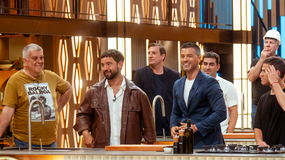 Telefe evalúa adelantar el final a julio y reemplazarlo con MasterChef Celebrity. La idea sería recuperar la audiencia en el prime time con un formato probado y más competitivo. Telefe evalúa adelantar el final a julio y reemplazarlo con MasterChef Celebrity. La idea sería recuperar la audiencia en el prime time con un formato probado y más competitivo.